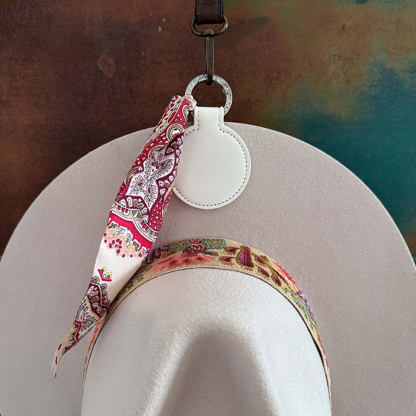 White ✦ Hat Holders ✦