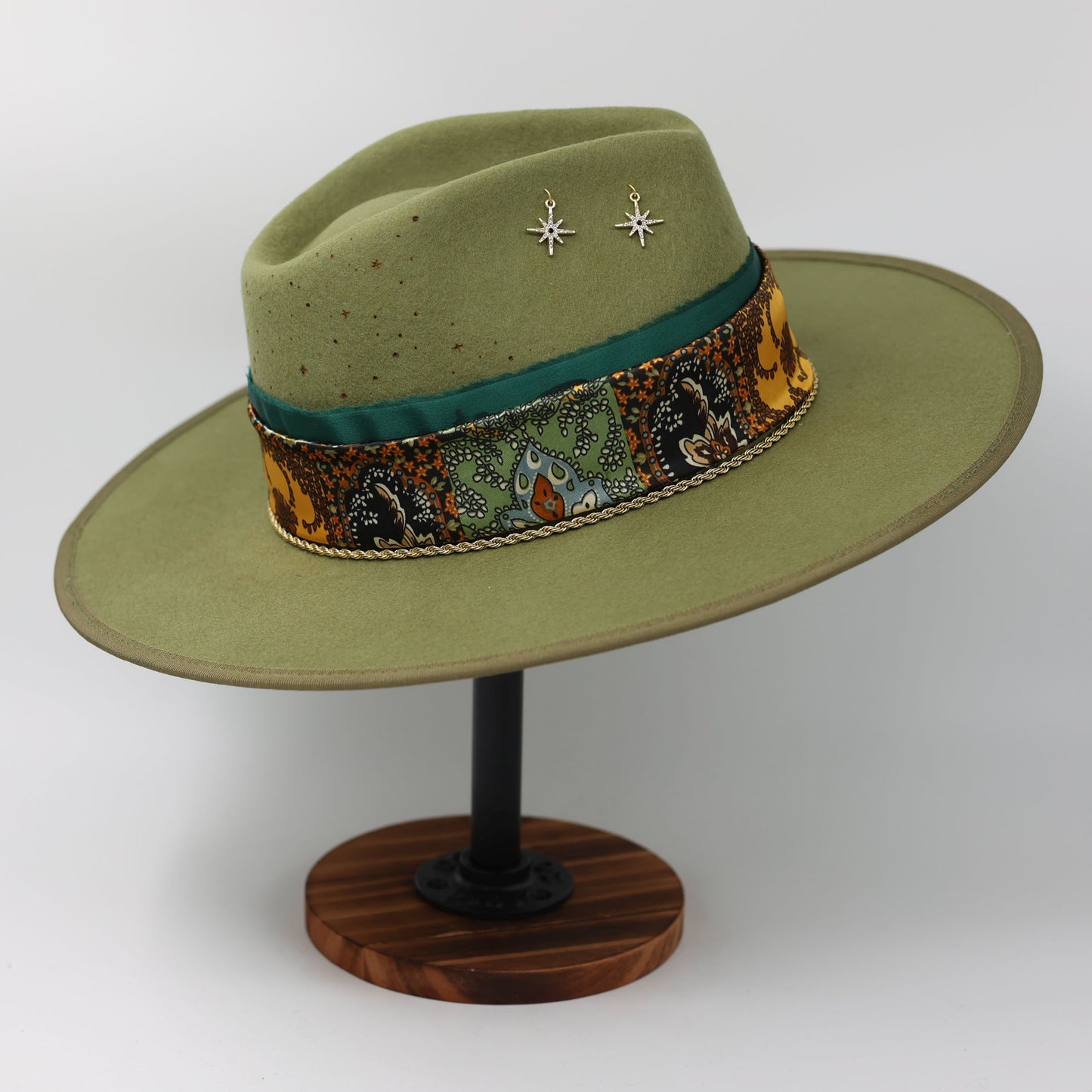 Handmade Taurus Emerald birthstone hat. A meaningful zodiac gift with western, one-of-a-kind style.